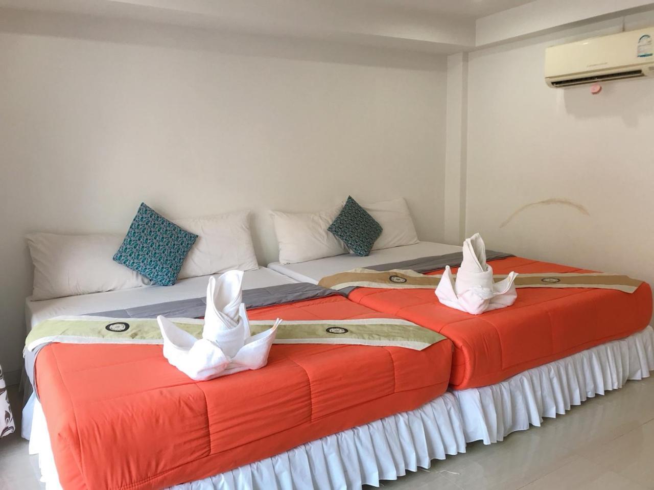 Bird Hotel Chonburi Bagian luar foto