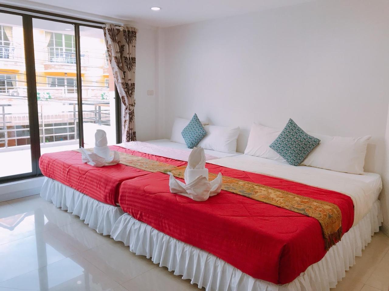 Bird Hotel Chonburi Bagian luar foto