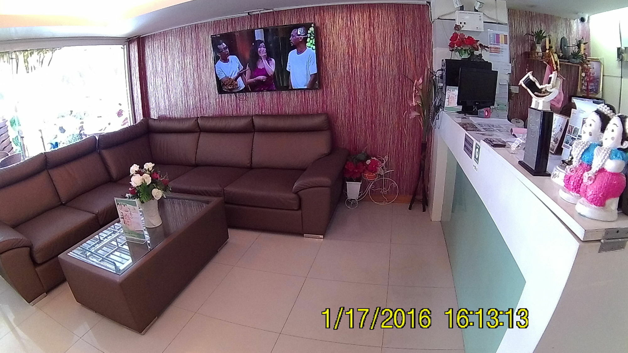 Bird Hotel Chonburi Bagian luar foto