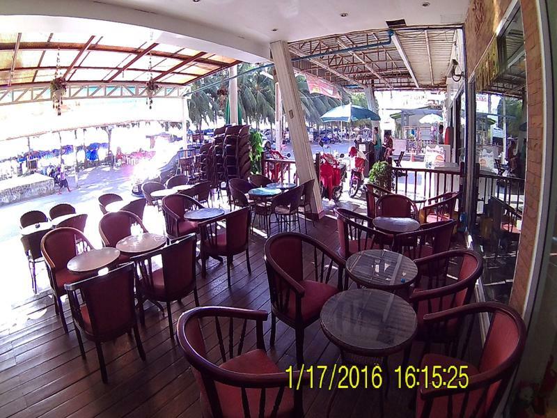 Bird Hotel Chonburi Bagian luar foto