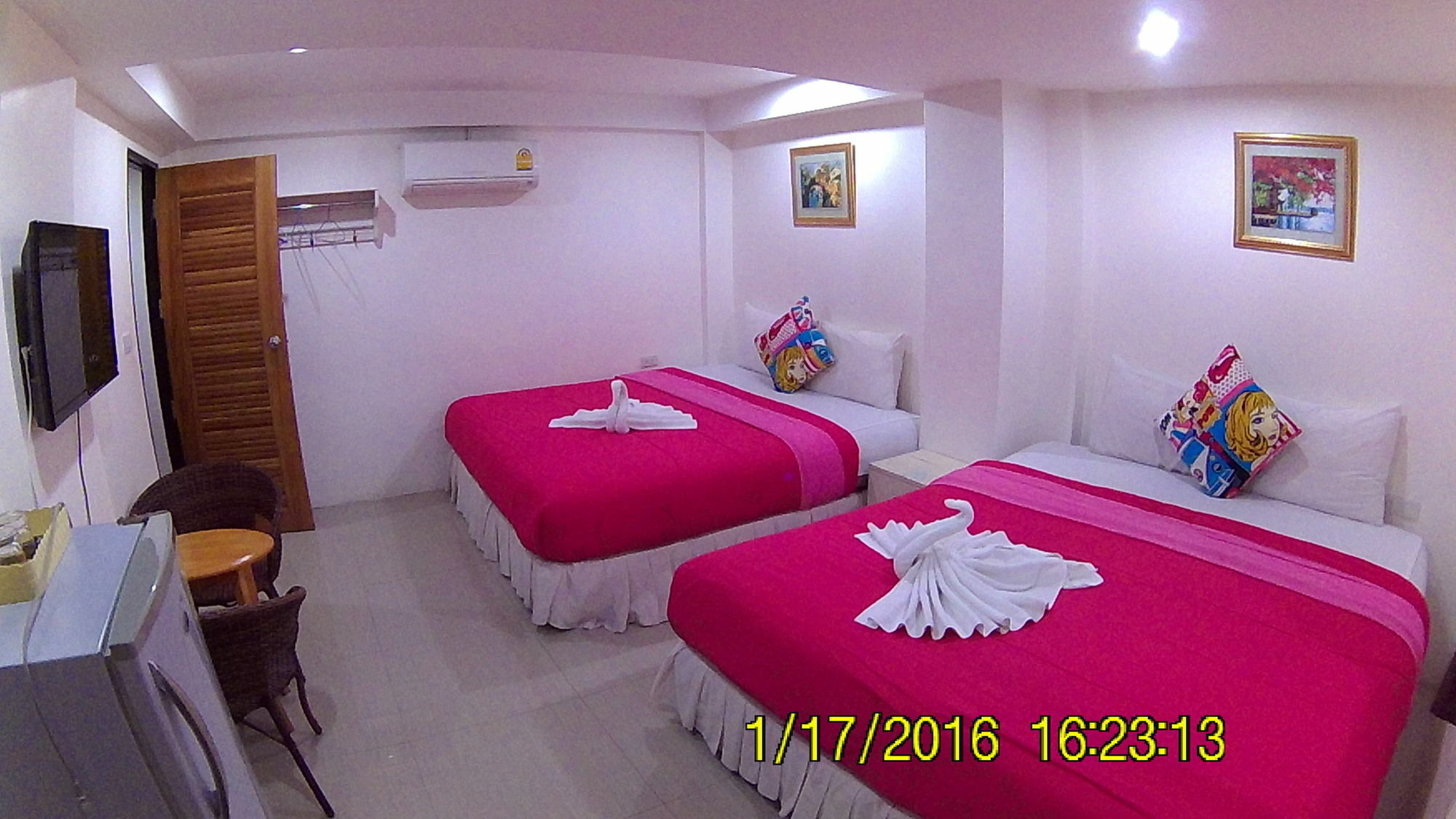 Bird Hotel Chonburi Bagian luar foto