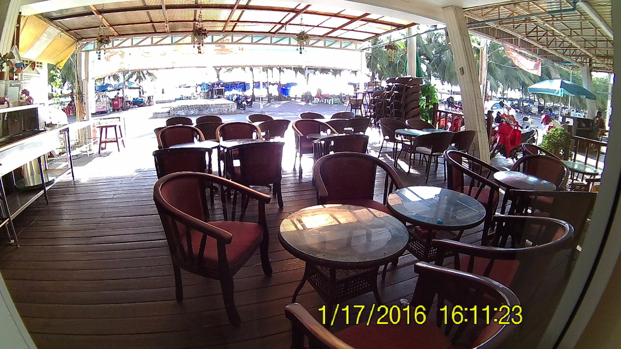 Bird Hotel Chonburi Bagian luar foto
