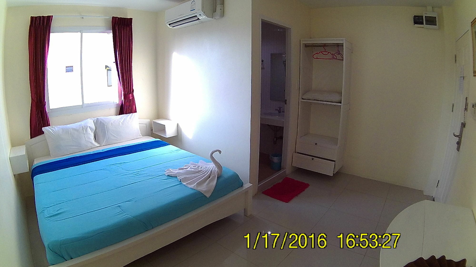 Bird Hotel Chonburi Bagian luar foto