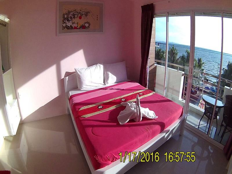 Bird Hotel Chonburi Bagian luar foto