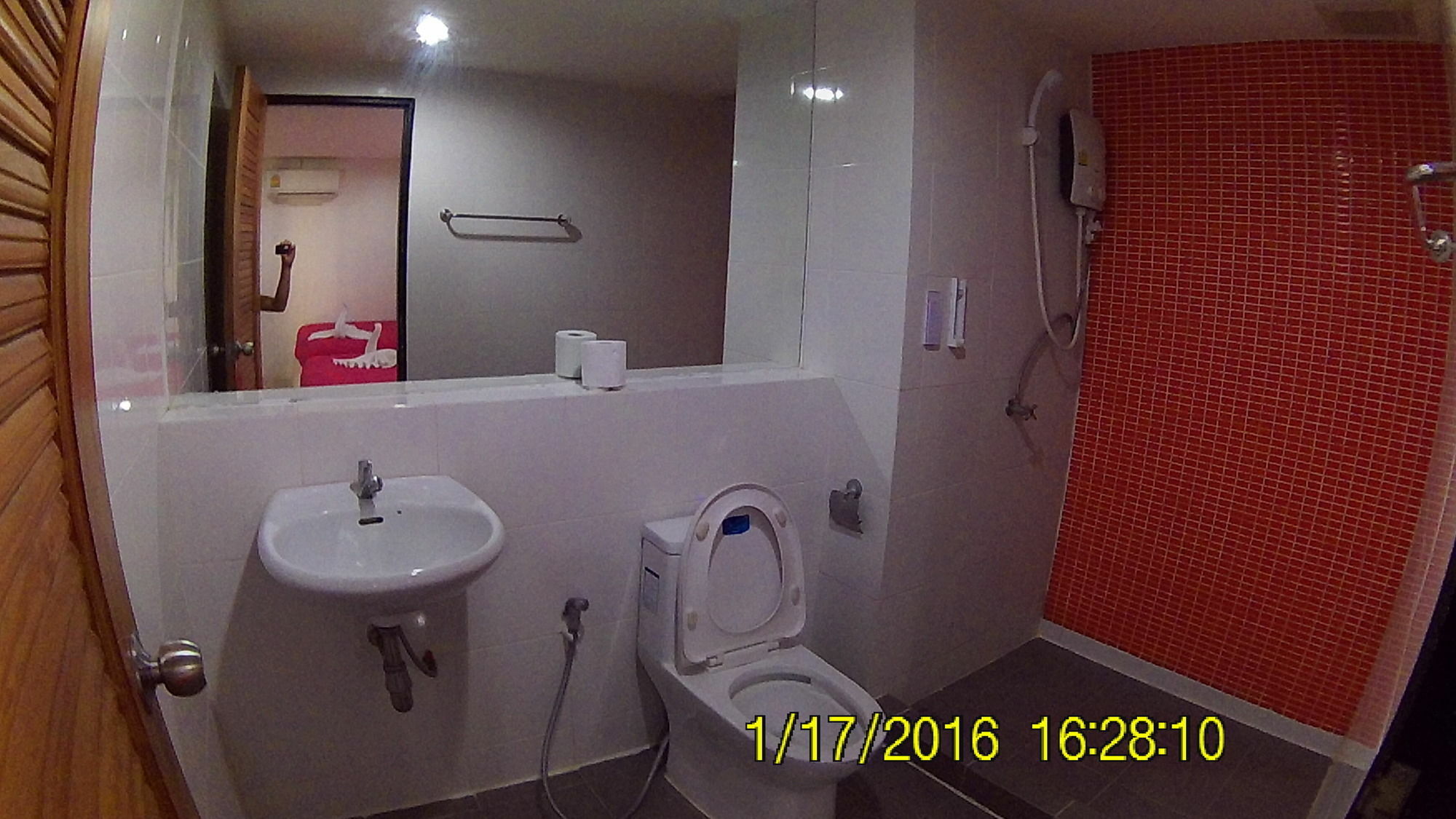 Bird Hotel Chonburi Bagian luar foto