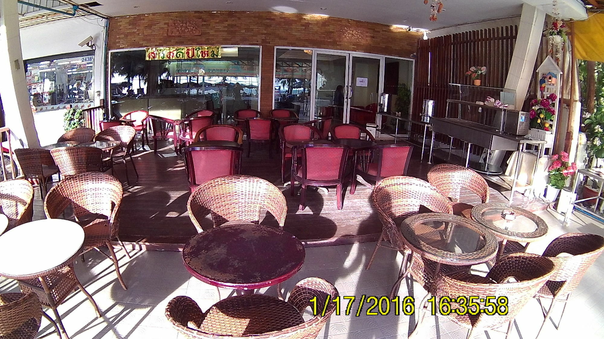 Bird Hotel Chonburi Bagian luar foto